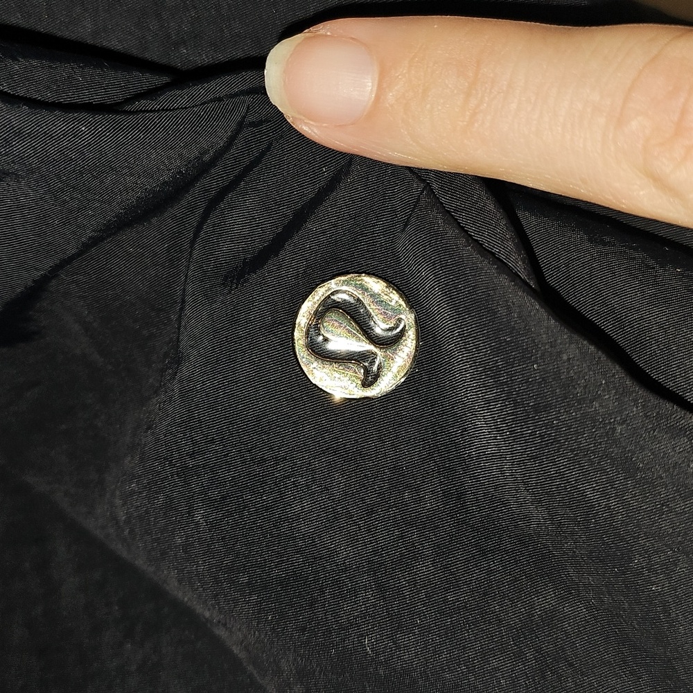 Lululemon On My Level Barrel Duffle!! BLK/GOLD! Nwts, Beautiful Bag!! - Picture 4 of 13